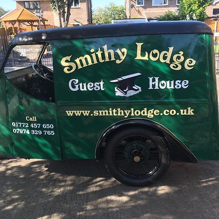 Smithy Lodge Guest House 레이랜드 외부 사진