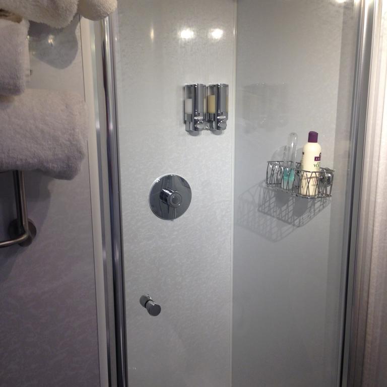 Smithy Lodge Guest House 레이랜드 외부 사진
