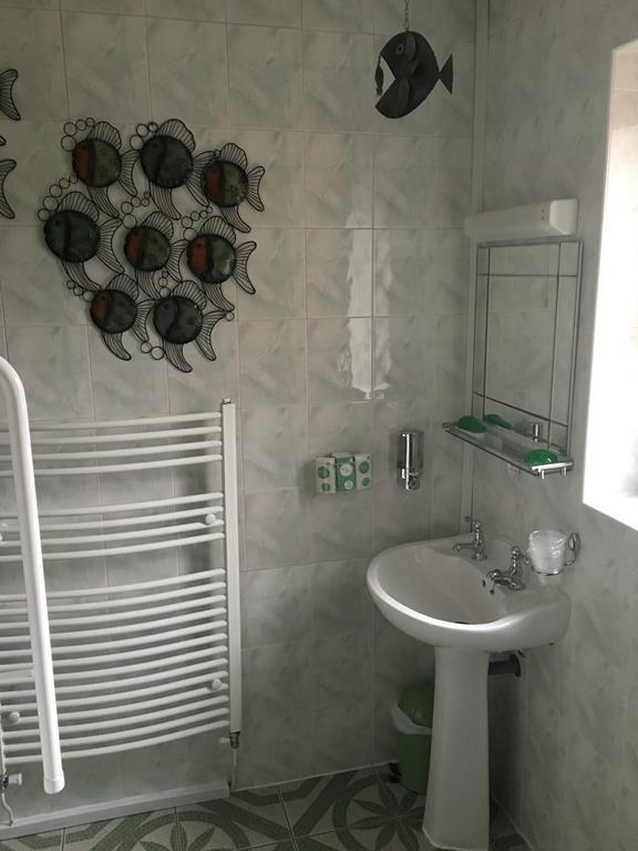 Smithy Lodge Guest House 레이랜드 외부 사진