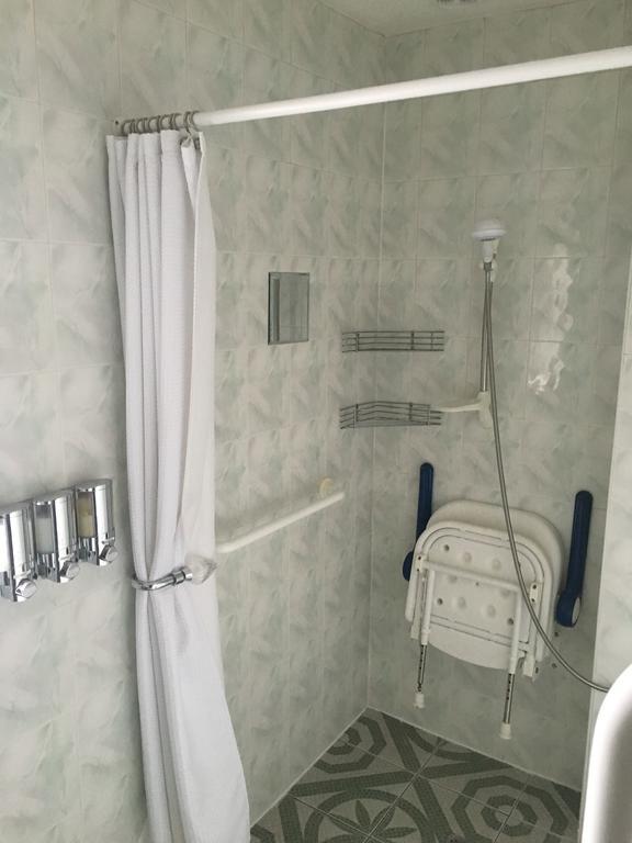 Smithy Lodge Guest House 레이랜드 외부 사진