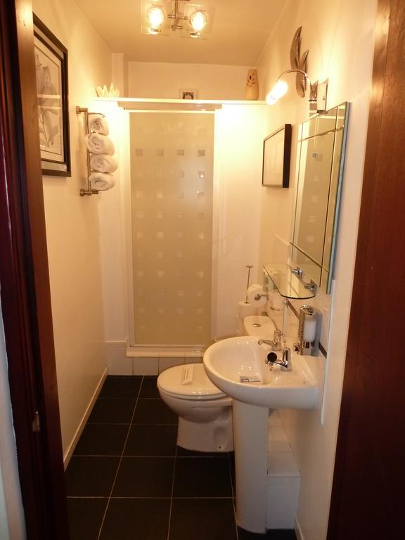 Smithy Lodge Guest House 레이랜드 외부 사진