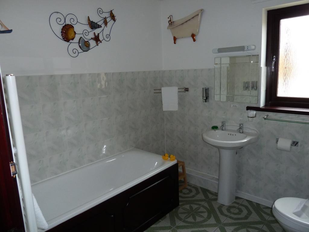 Smithy Lodge Guest House 레이랜드 외부 사진