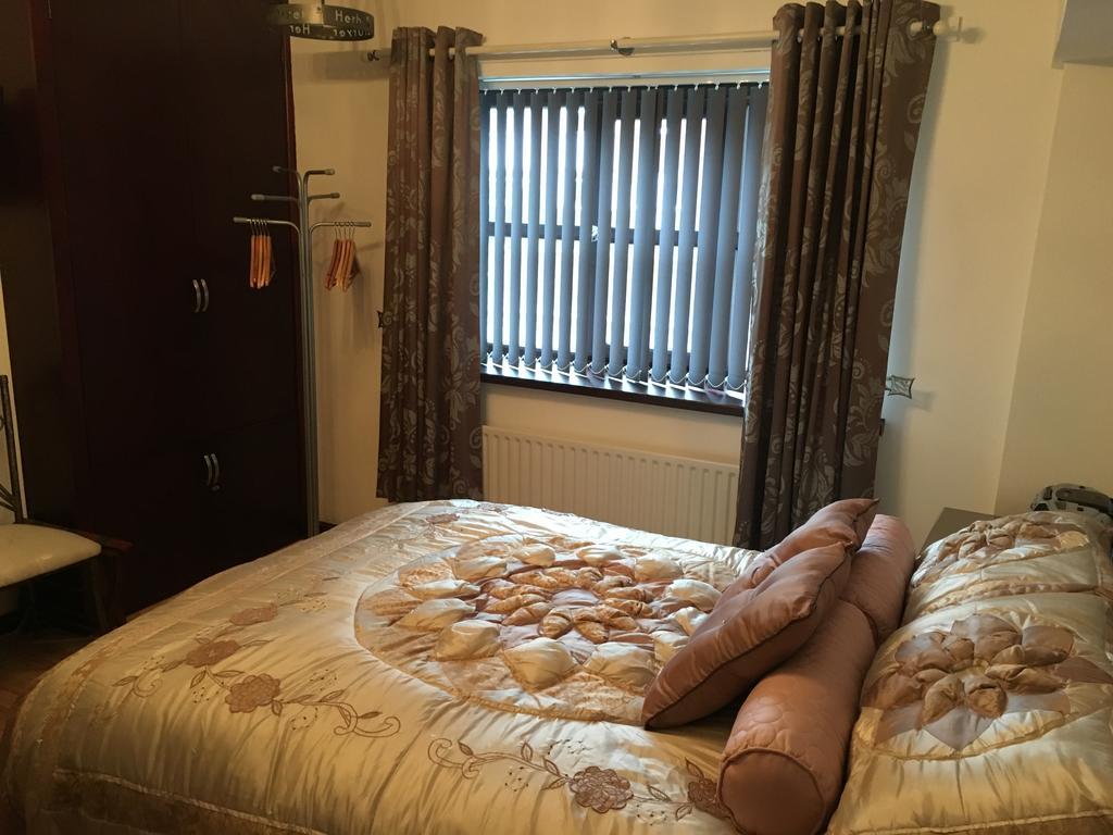 Smithy Lodge Guest House 레이랜드 외부 사진