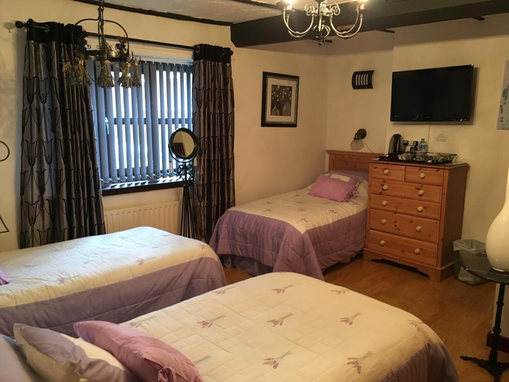 Smithy Lodge Guest House 레이랜드 외부 사진